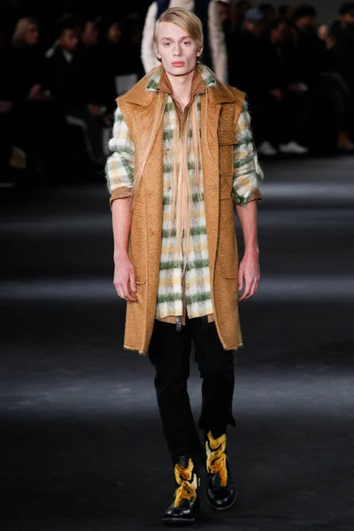Look 15